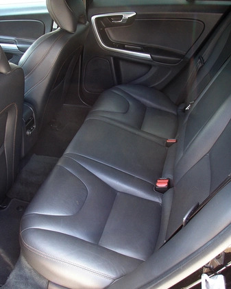 Volvo V60 Cross Country cena 62800 przebieg: 241000, rok produkcji 2015 z Rzeszów małe 631